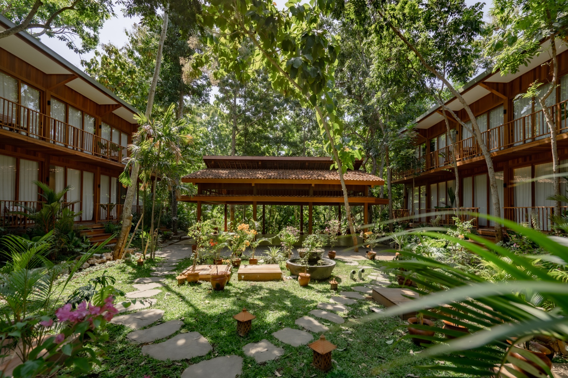Grun Uluwatu courtyard surrounded by jungle villas in Bali